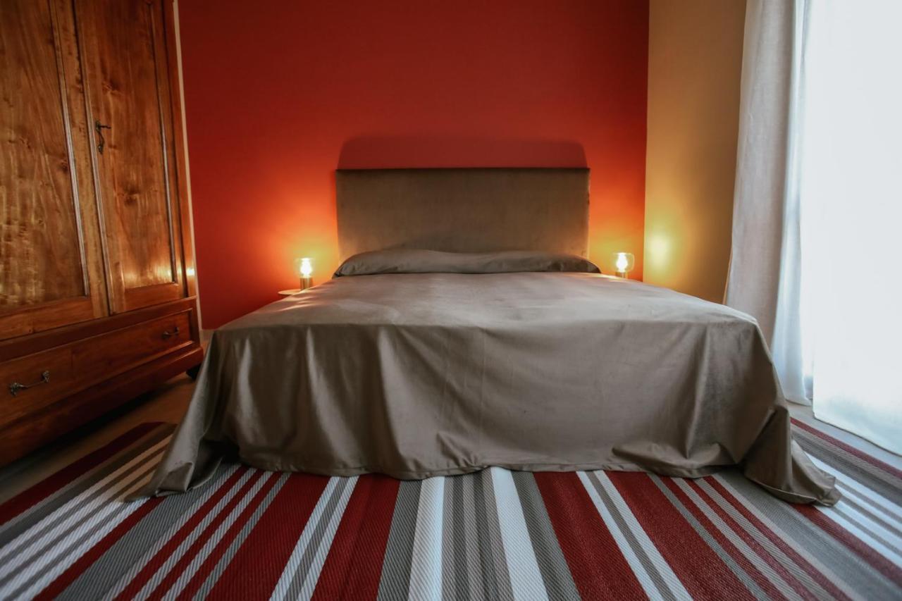 Ca'Du Lin - Jacuzzi Bed & Breakfast Cisterna dʼAsti Dış mekan fotoğraf